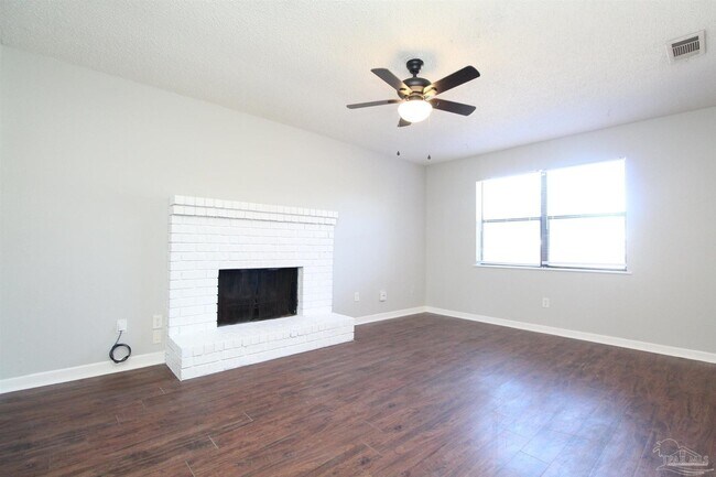 Foto del edificio - 7642 Sandy Creek Dr
