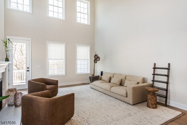 Foto del edificio - 37 Hillandale Dr