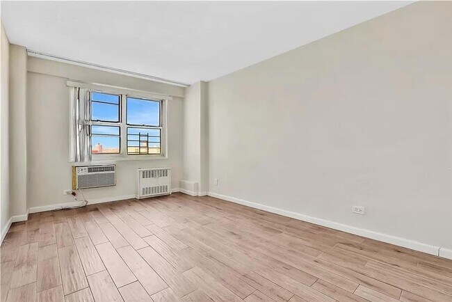 Foto del edificio - 2928 W 5th St