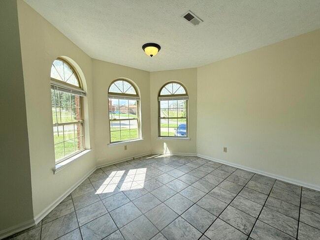 Building Photo - 200 Shamrock Ln