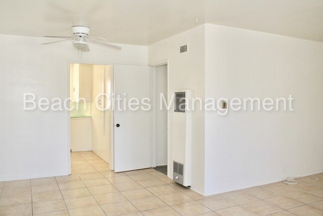 Building Photo - 4436 N Lakewood Blvd