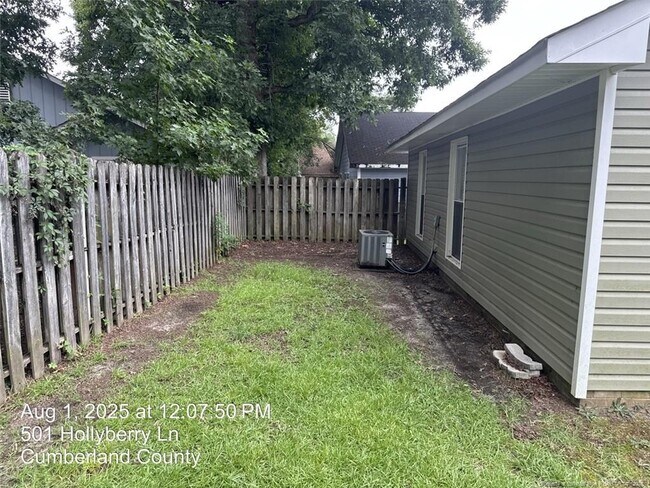 Foto del edificio - 501 Hollyberry Ln
