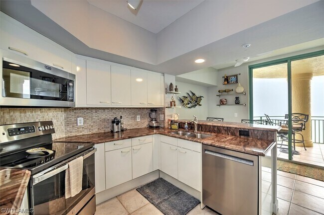 Foto del edificio - 980 Cape Marco Dr