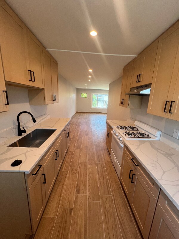 Foto del edificio - 7237 Variel Ave