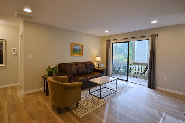 Building Photo - 110 Heywood Rd #18C