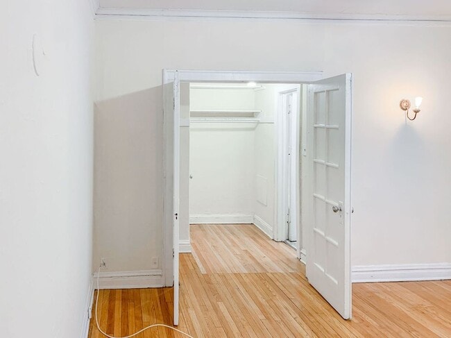 Building Photo - 432 W Surf St