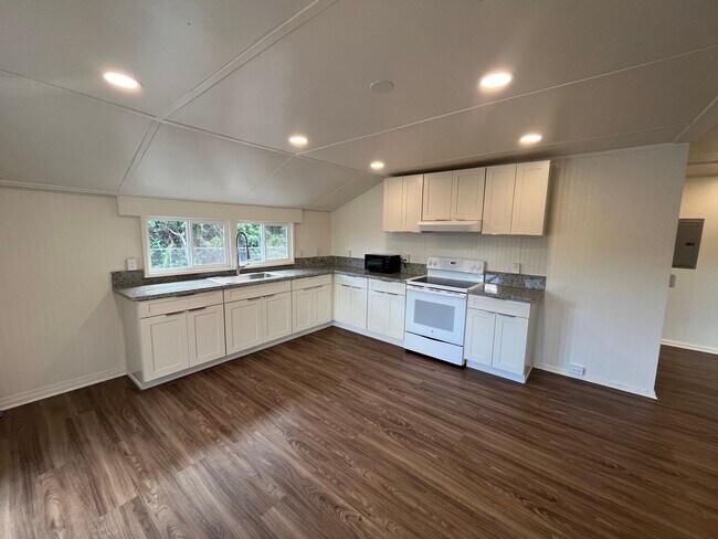 Building Photo - Country style Ewa Beach house