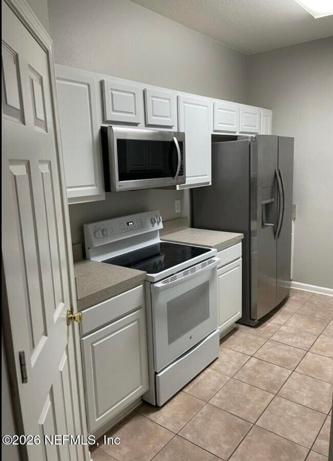 Foto del edificio - 7990 Baymeadows Rd