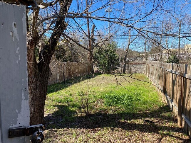 Foto del edificio - 1035 Haynes St