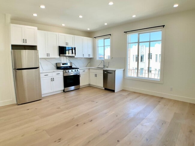 Foto del edificio - Alcatraz Views! Top Floor, REMODELED 2/1. ...