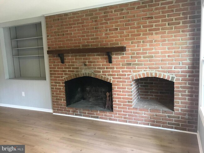 Building Photo - 6419 Wainfleet Ct