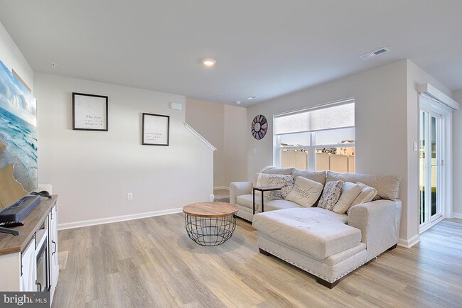 Foto del edificio - 134 Charming Frst Ave