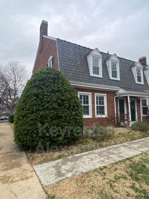 Building Photo - 3337 S Wakefield St
