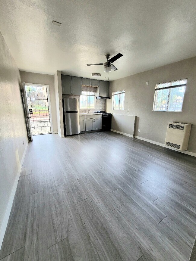 Foto del edificio - 1275 W Court St