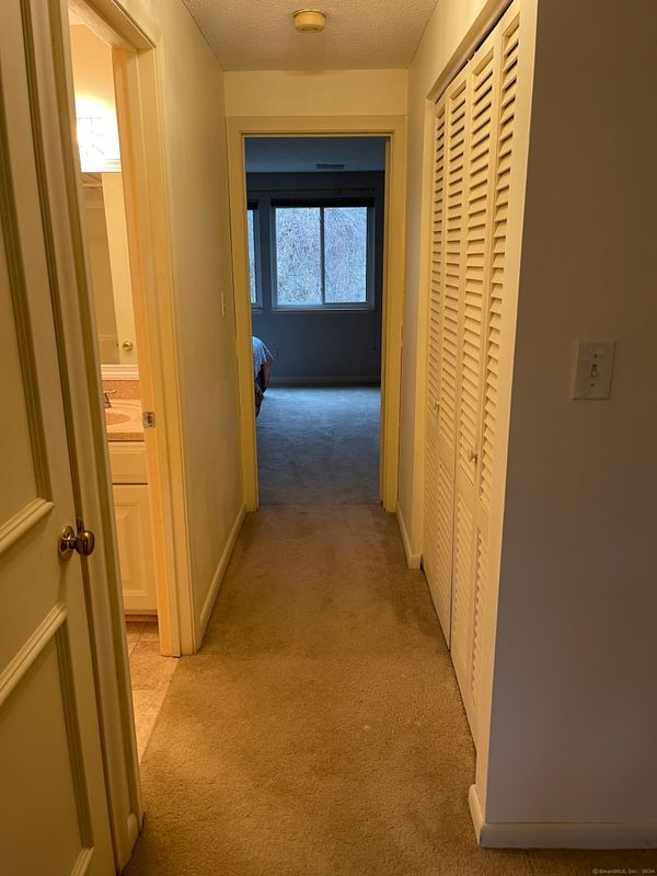 Foto del edificio - 300 Brittany Farms Rd