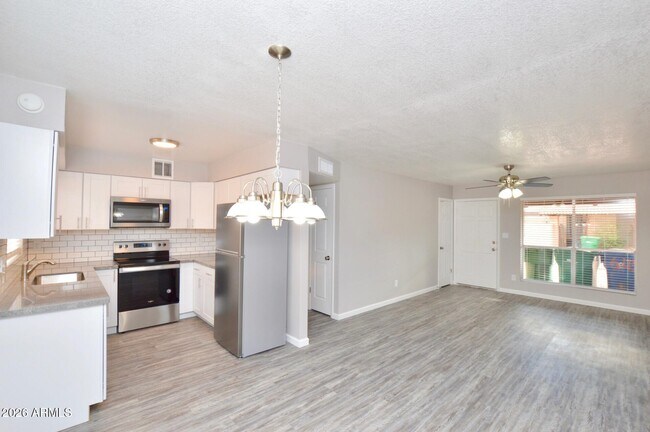 Foto del edificio - 645 N Arrowhead Dr