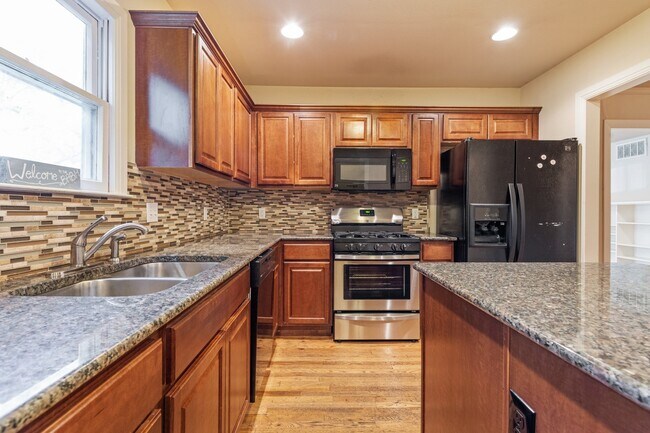 Foto del edificio - 921 E 37th St