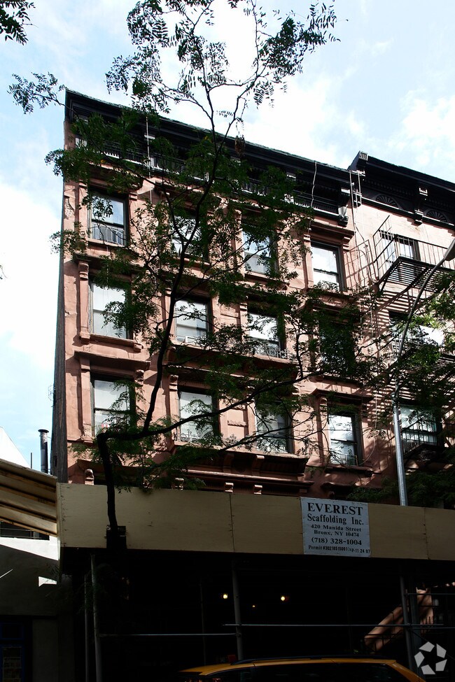Foto del edificio - 363 W 51st St