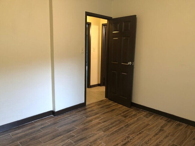 Foto del edificio - 155 Sycamore Ln