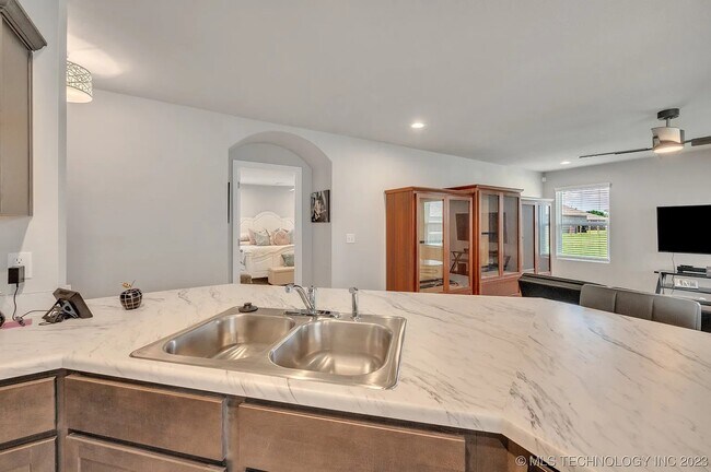 Foto del edificio - 7421 E 159th Pl S