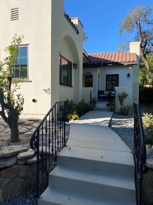 Foto principal - 1077 E Howard St