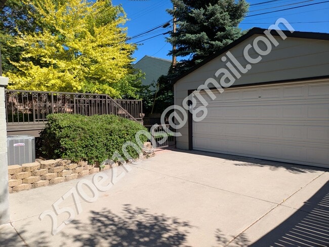 Cochera - 2570 East 2100 South