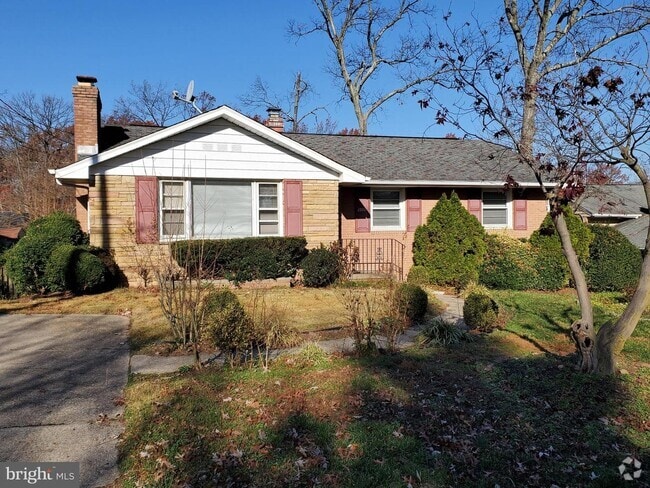 Building Photo - 9110 Drake Pl