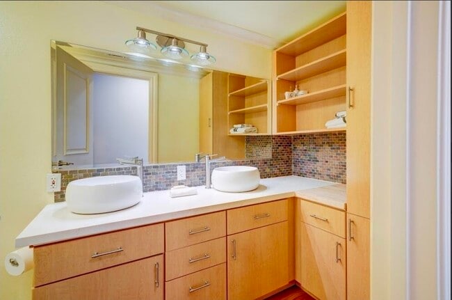 Building Photo - 1377 Knoll Rd