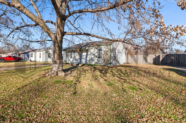 Building Photo - 224 Grover Ave