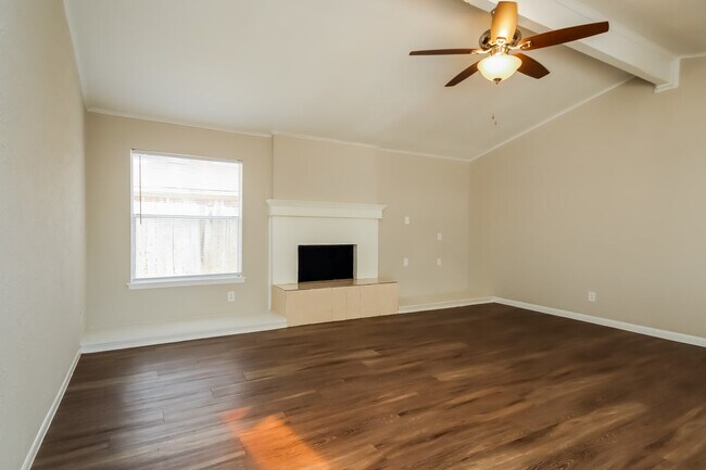 Foto del edificio - 7143 Longvine Dr