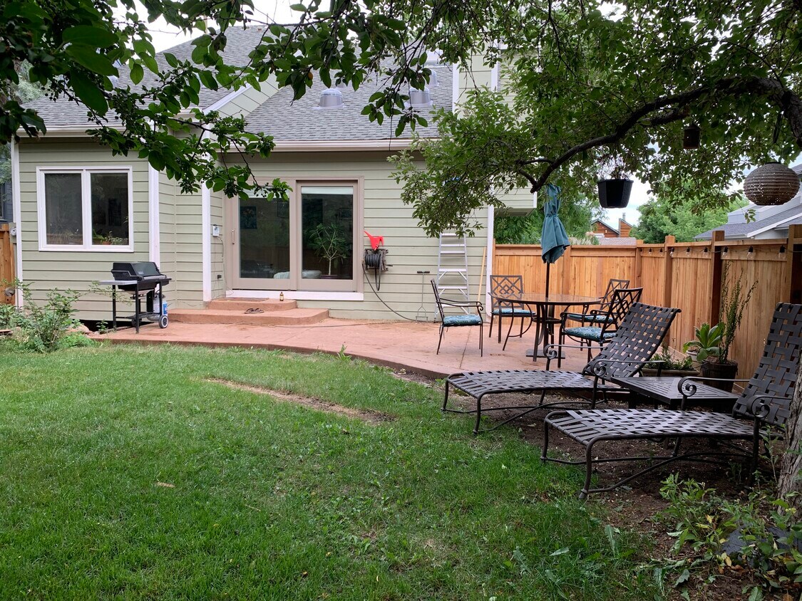 Foto principal - 3625 Roundtree Ct