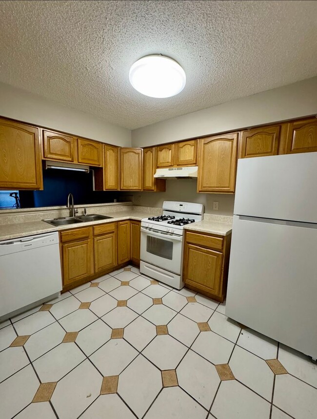 Foto del edificio - Freshly renovated 3 bedroom condo in Decatur