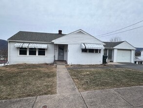 Building Photo - 209 E Burnside St