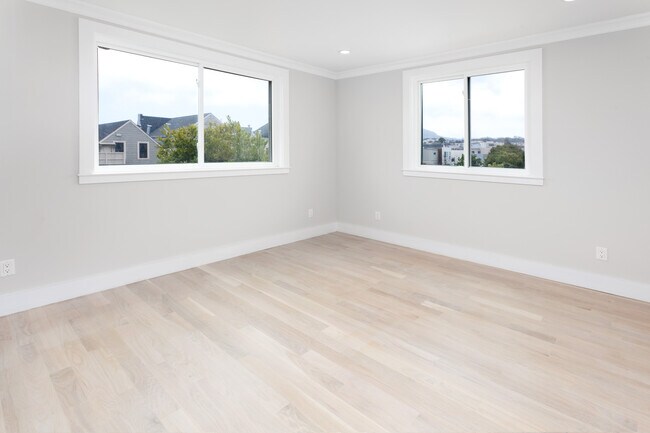 Building Photo - 330 18th Ave