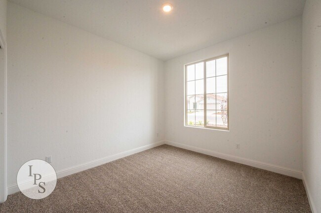 Foto del edificio - 2022 South/East Fresno Home, 4BR/2BA - Lots of Amenities!