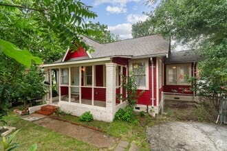 Building Photo - 115 Amundsen St