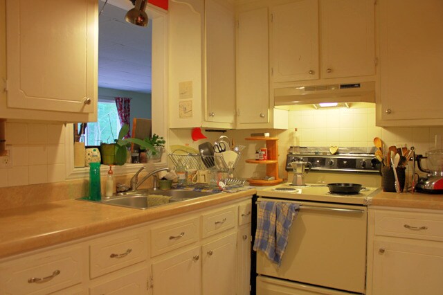 Building Photo - Available 08/15/25! Adorable 2 bedroom cot...