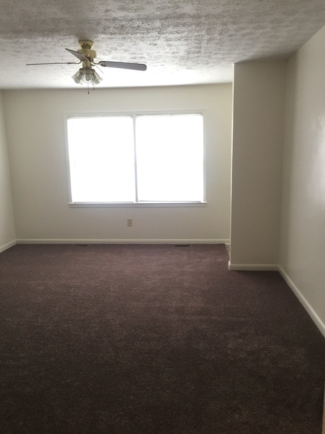 36 Sala de estar - 36 White Cir