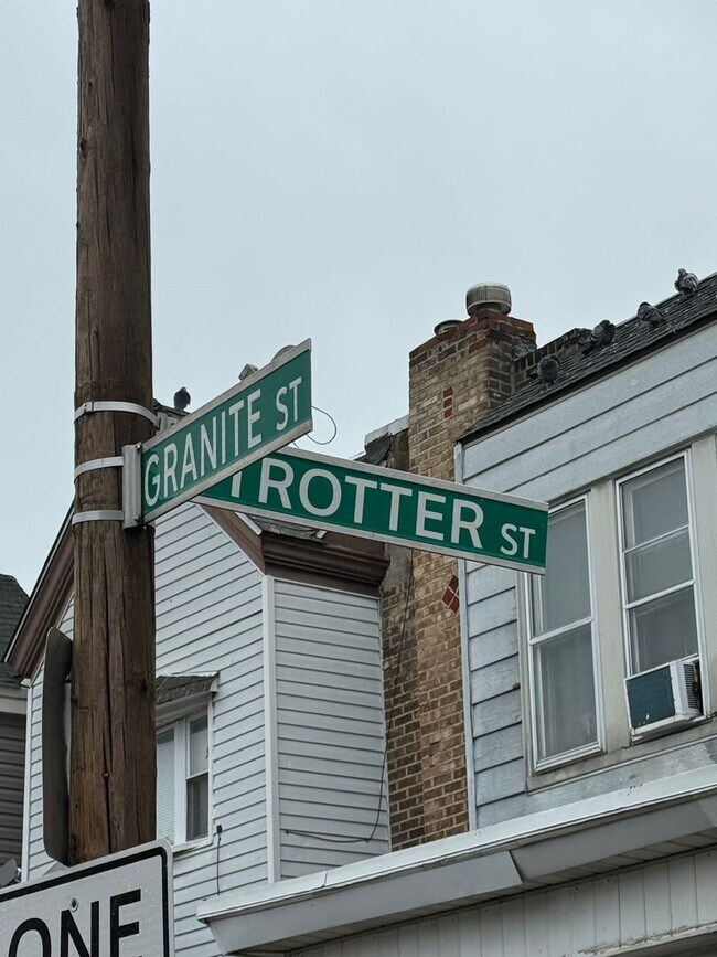 Building Photo - Beautiful three bedroom townhome available in Somerdale