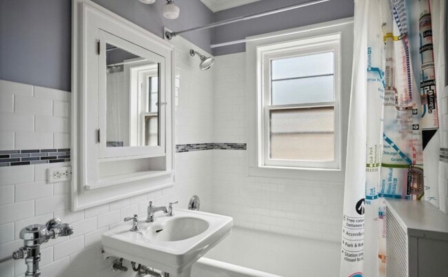 Full bath #2 - 826 Michigan Ave