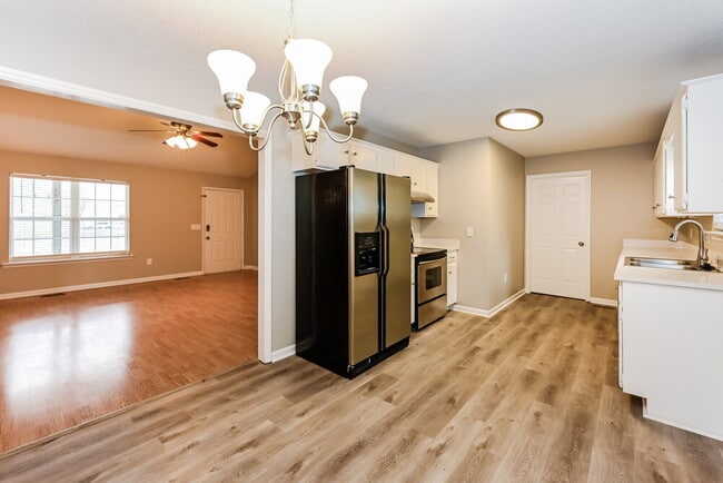 Foto del edificio - 2227 Sawmill St