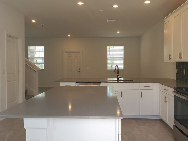 Building Photo - Spacious Bridgewalk Townhome