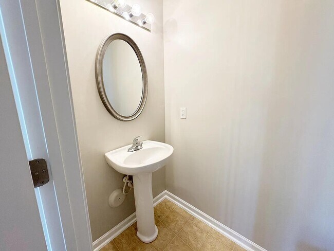 Foto del edificio - 606 Fountain Brook Ln