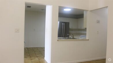 Building Photo - 4105 NW 78th Terrace