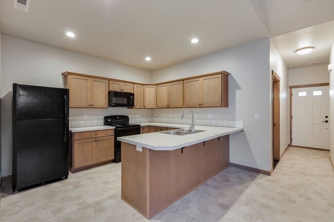 Building Photo - 408 W Davidson Ave