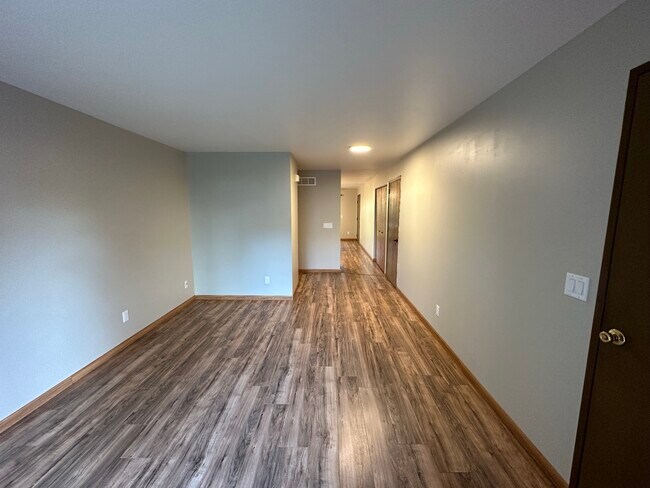 Building Photo - 2046 Cliff Alex Ct S