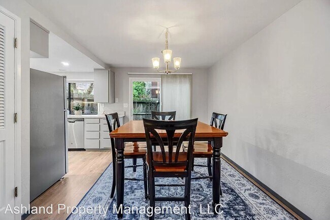 Foto del edificio - 2 br, 1.5 bath House - 163 E Hersey St
