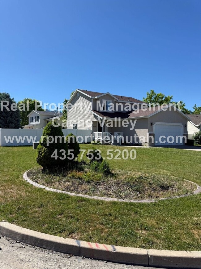 Building Photo - 450 2580 N