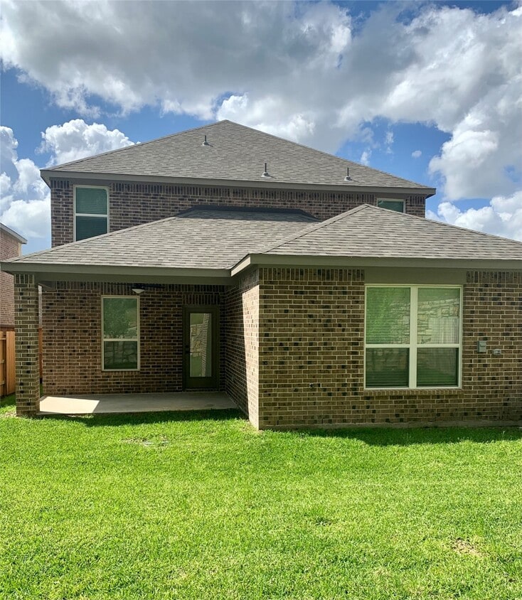 Foto principal - 6151 White Spruce Dr