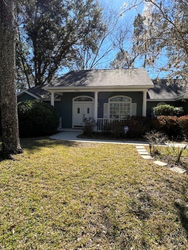 Foto del edificio - Beautiful and completely Renovated 3/2 fen...